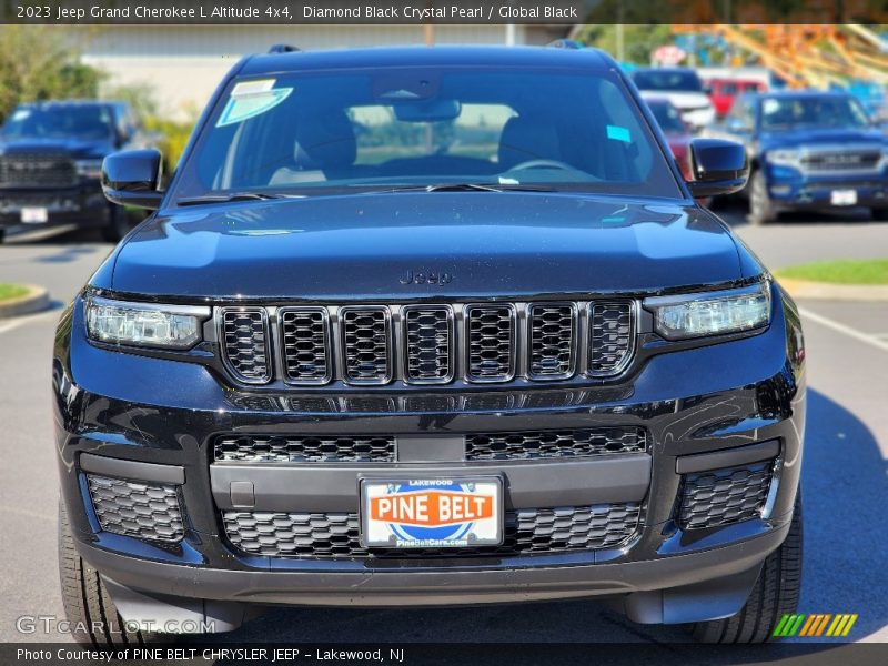 Diamond Black Crystal Pearl / Global Black 2023 Jeep Grand Cherokee L Altitude 4x4