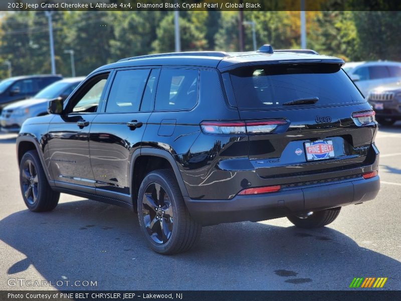 Diamond Black Crystal Pearl / Global Black 2023 Jeep Grand Cherokee L Altitude 4x4