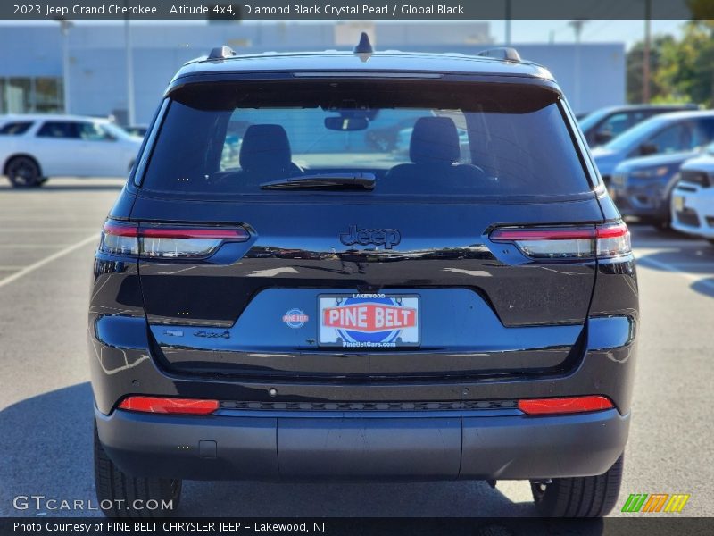 Diamond Black Crystal Pearl / Global Black 2023 Jeep Grand Cherokee L Altitude 4x4