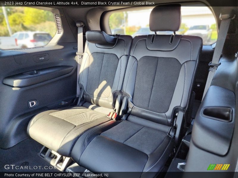 Diamond Black Crystal Pearl / Global Black 2023 Jeep Grand Cherokee L Altitude 4x4