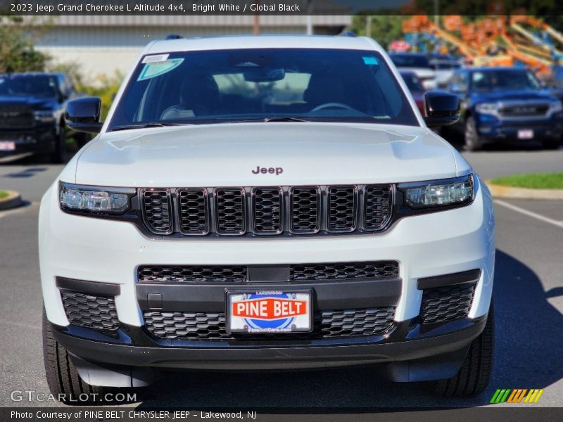 Bright White / Global Black 2023 Jeep Grand Cherokee L Altitude 4x4