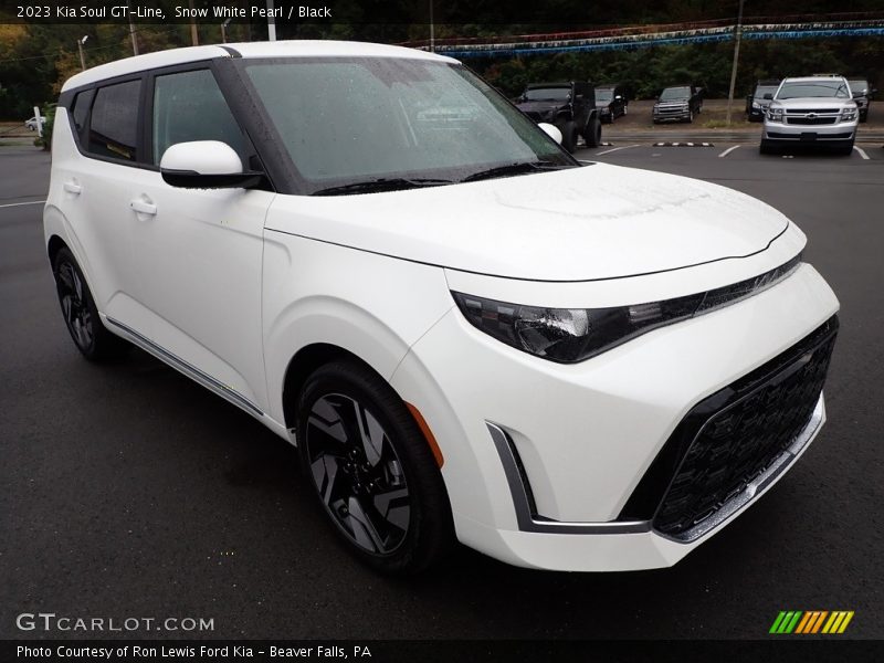Snow White Pearl / Black 2023 Kia Soul GT-Line