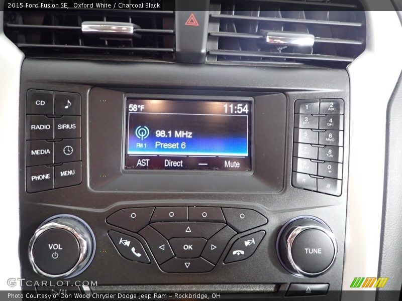 Oxford White / Charcoal Black 2015 Ford Fusion SE