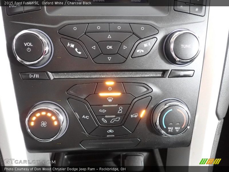 Oxford White / Charcoal Black 2015 Ford Fusion SE