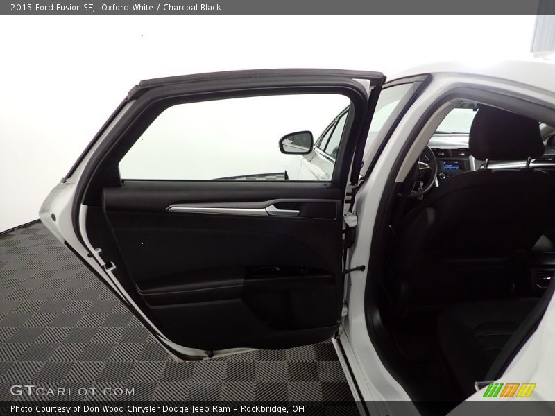 Oxford White / Charcoal Black 2015 Ford Fusion SE