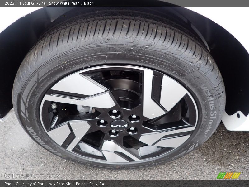 Snow White Pearl / Black 2023 Kia Soul GT-Line