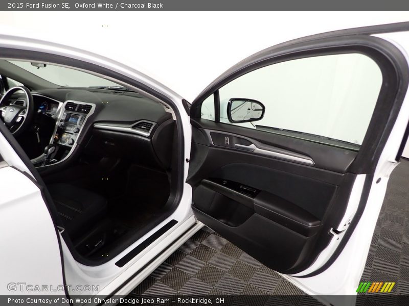 Oxford White / Charcoal Black 2015 Ford Fusion SE