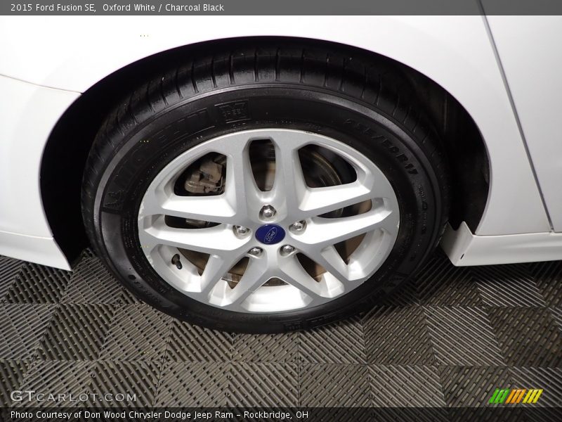 Oxford White / Charcoal Black 2015 Ford Fusion SE