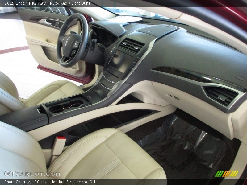 Dashboard of 2015 MKZ AWD
