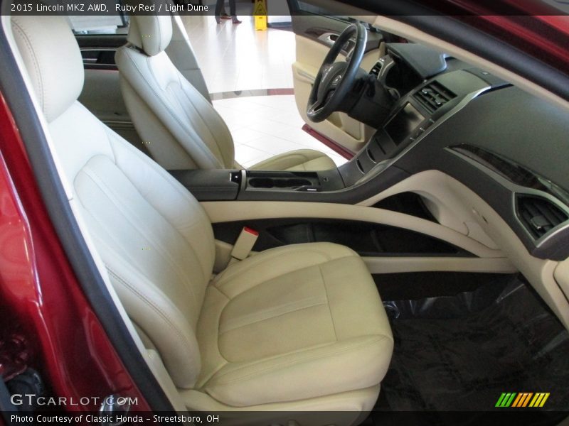 Front Seat of 2015 MKZ AWD