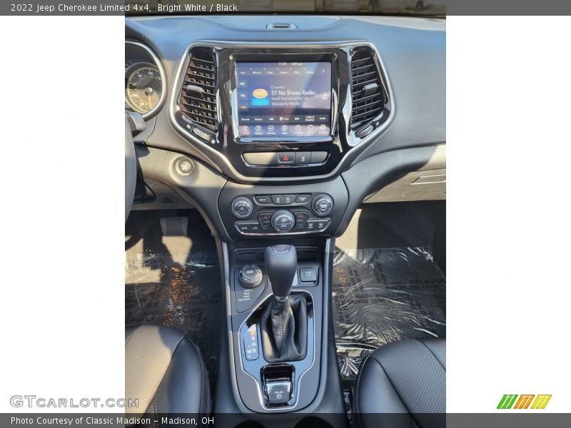 Bright White / Black 2022 Jeep Cherokee Limited 4x4