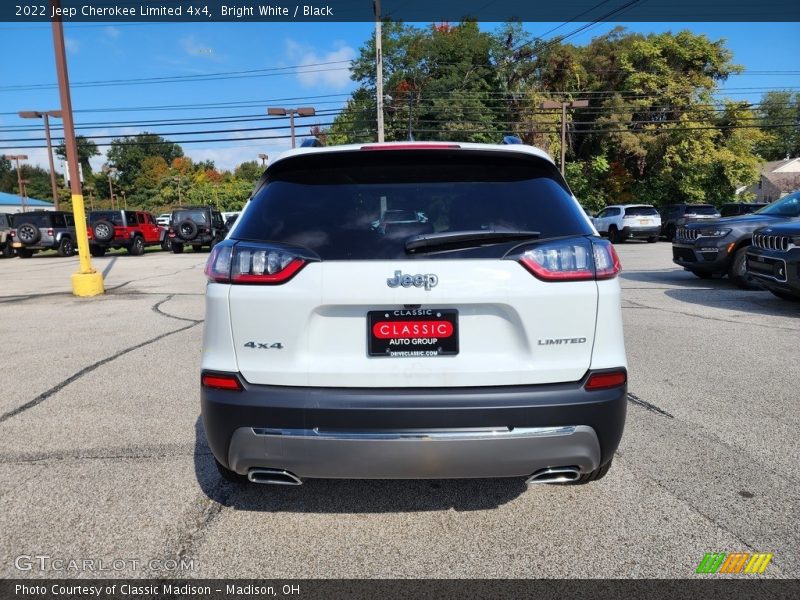 Bright White / Black 2022 Jeep Cherokee Limited 4x4