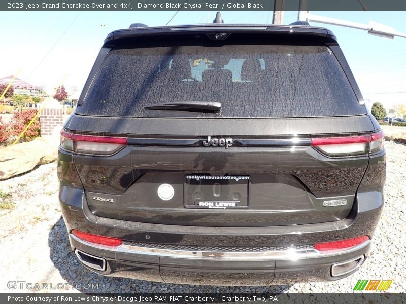 Diamond Black Crystal Pearl / Global Black 2023 Jeep Grand Cherokee Overland 4x4