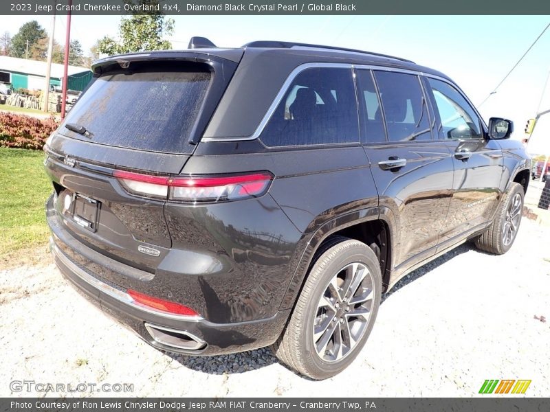 Diamond Black Crystal Pearl / Global Black 2023 Jeep Grand Cherokee Overland 4x4