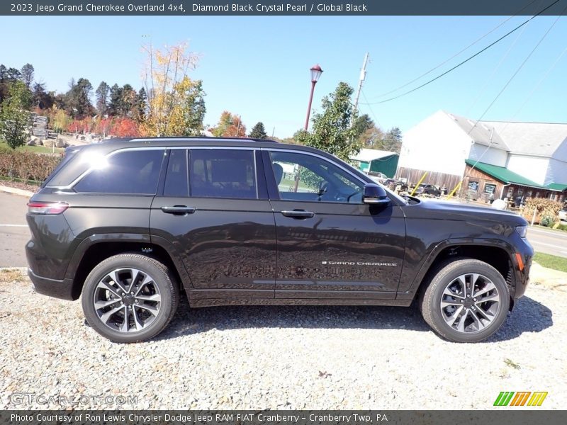 Diamond Black Crystal Pearl / Global Black 2023 Jeep Grand Cherokee Overland 4x4