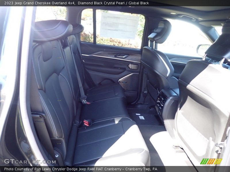 Diamond Black Crystal Pearl / Global Black 2023 Jeep Grand Cherokee Overland 4x4