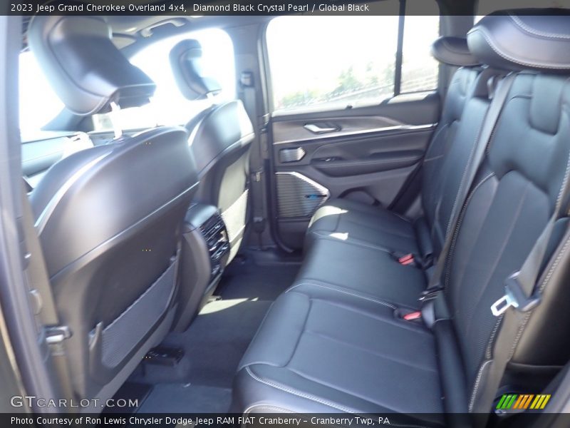 Diamond Black Crystal Pearl / Global Black 2023 Jeep Grand Cherokee Overland 4x4