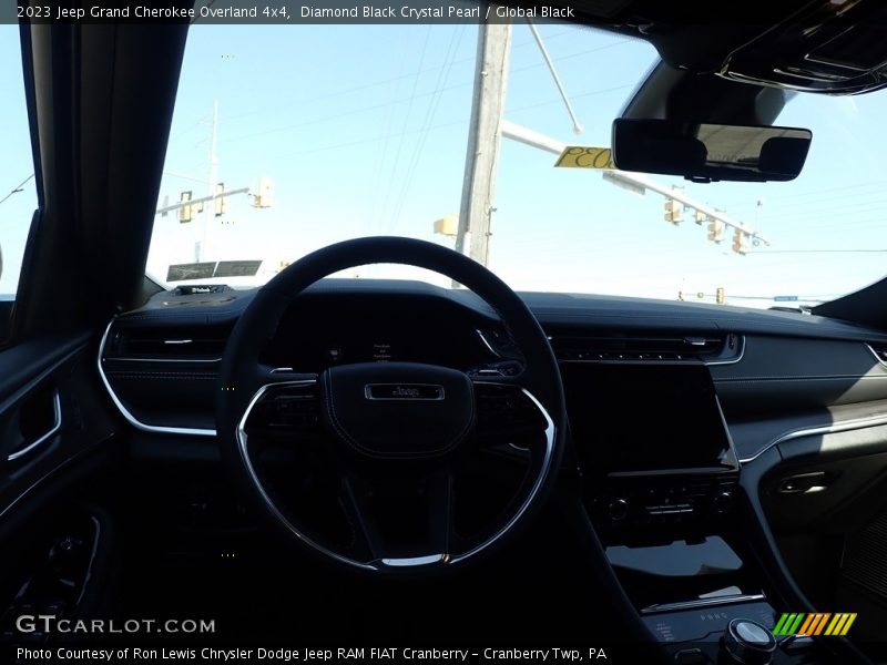Diamond Black Crystal Pearl / Global Black 2023 Jeep Grand Cherokee Overland 4x4