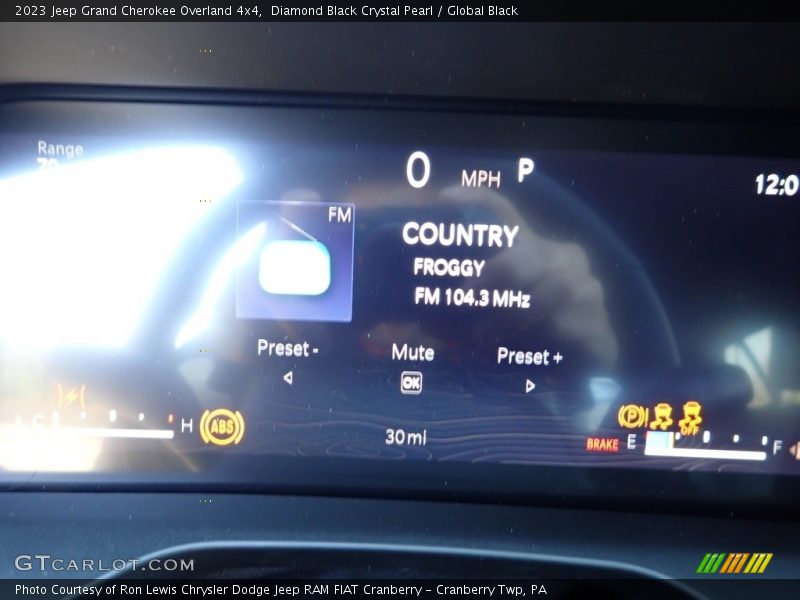 Diamond Black Crystal Pearl / Global Black 2023 Jeep Grand Cherokee Overland 4x4