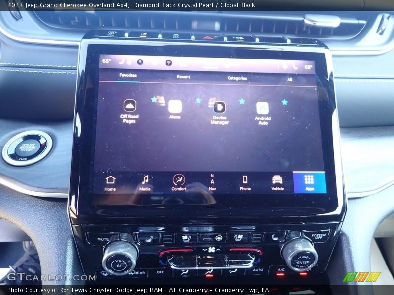 Diamond Black Crystal Pearl / Global Black 2023 Jeep Grand Cherokee Overland 4x4