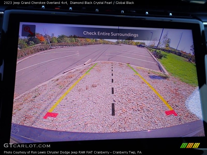 Diamond Black Crystal Pearl / Global Black 2023 Jeep Grand Cherokee Overland 4x4