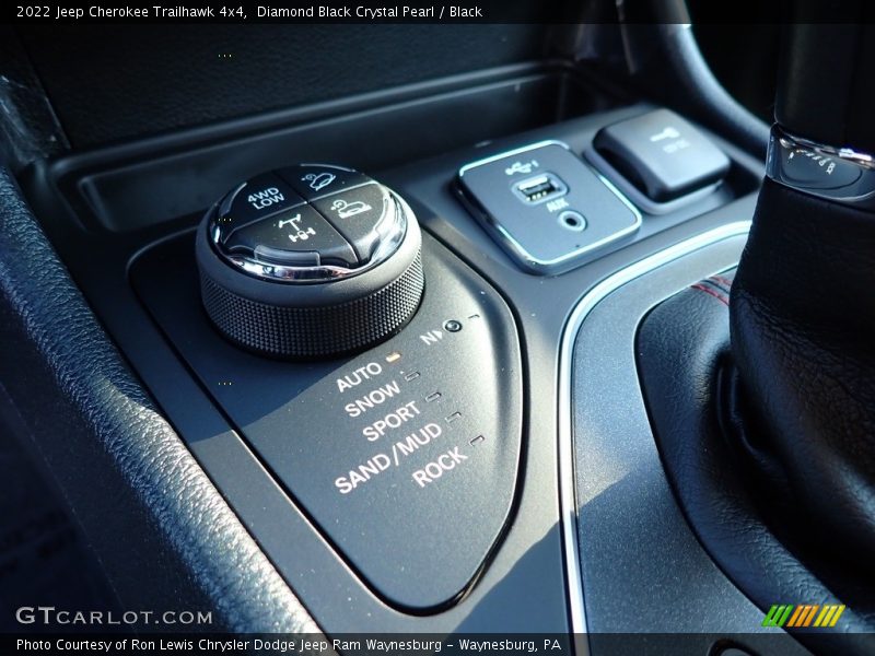 Diamond Black Crystal Pearl / Black 2022 Jeep Cherokee Trailhawk 4x4