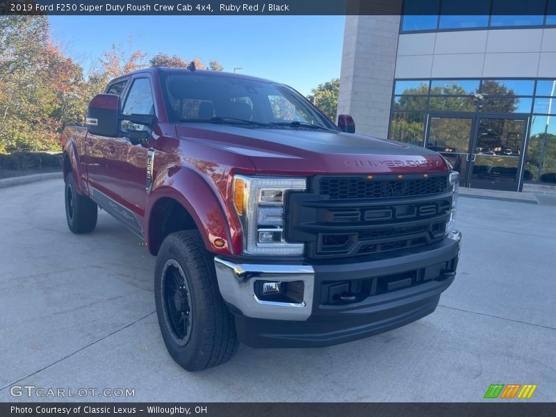 Front 3/4 View of 2019 F250 Super Duty Roush Crew Cab 4x4