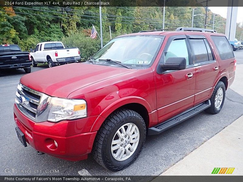 Front 3/4 View of 2014 Expedition XLT 4x4