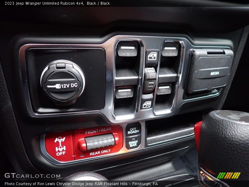 Controls of 2023 Wrangler Unlimited Rubicon 4x4