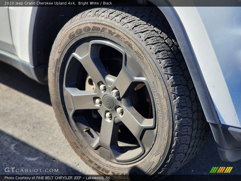 Bright White / Black 2020 Jeep Grand Cherokee Upland 4x4