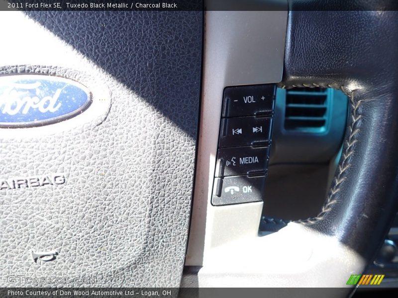 Tuxedo Black Metallic / Charcoal Black 2011 Ford Flex SE
