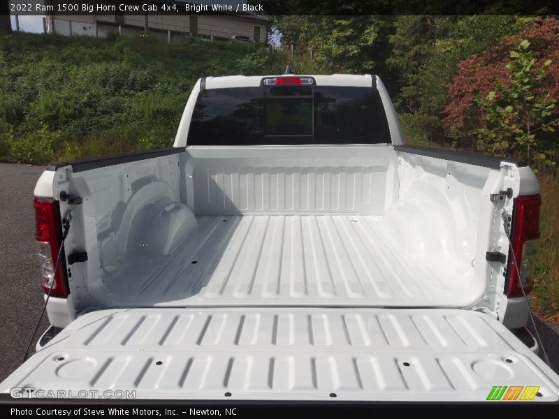 Bright White / Black 2022 Ram 1500 Big Horn Crew Cab 4x4