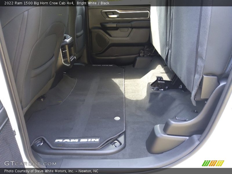 Bright White / Black 2022 Ram 1500 Big Horn Crew Cab 4x4
