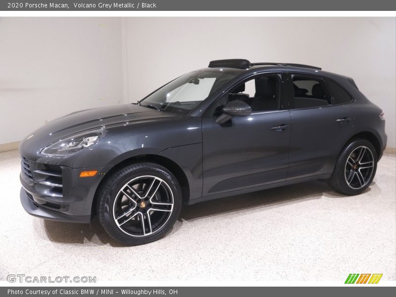 Front 3/4 View of 2020 Macan 