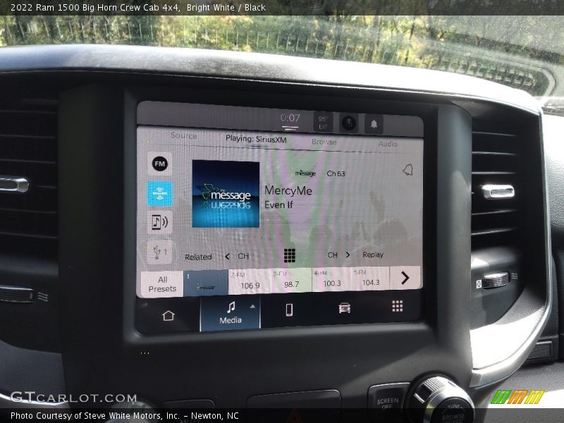 Bright White / Black 2022 Ram 1500 Big Horn Crew Cab 4x4
