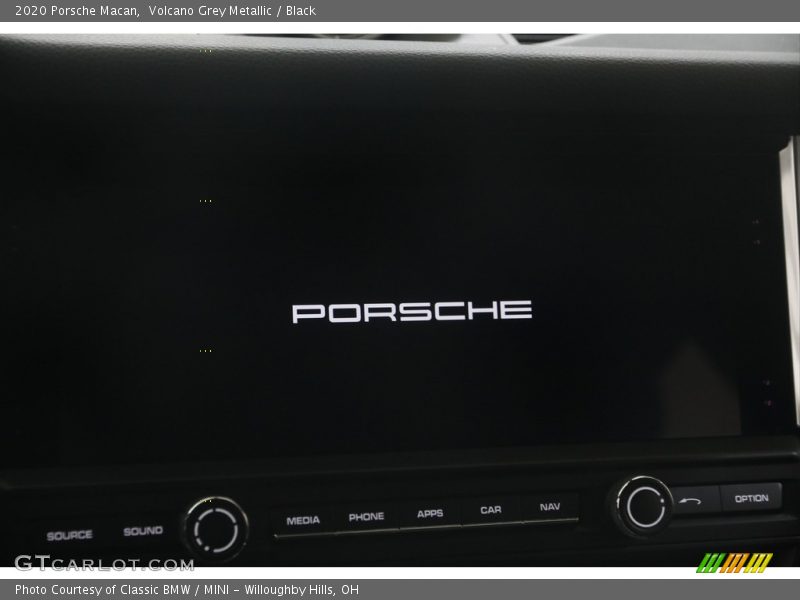 Volcano Grey Metallic / Black 2020 Porsche Macan