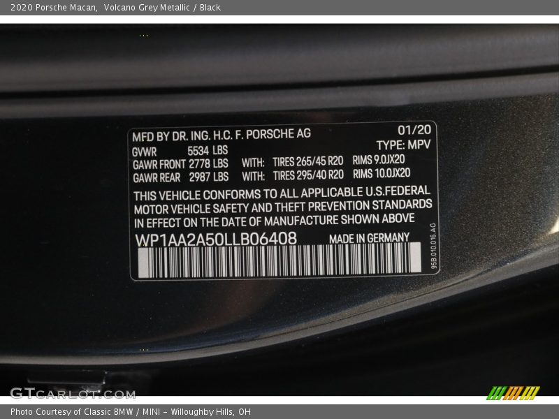 Volcano Grey Metallic / Black 2020 Porsche Macan