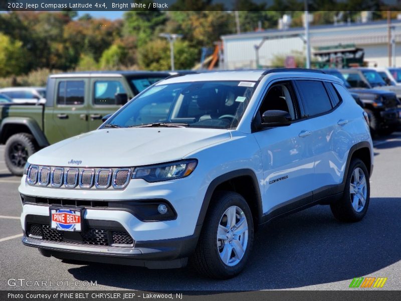 Bright White / Black 2022 Jeep Compass Latitude 4x4