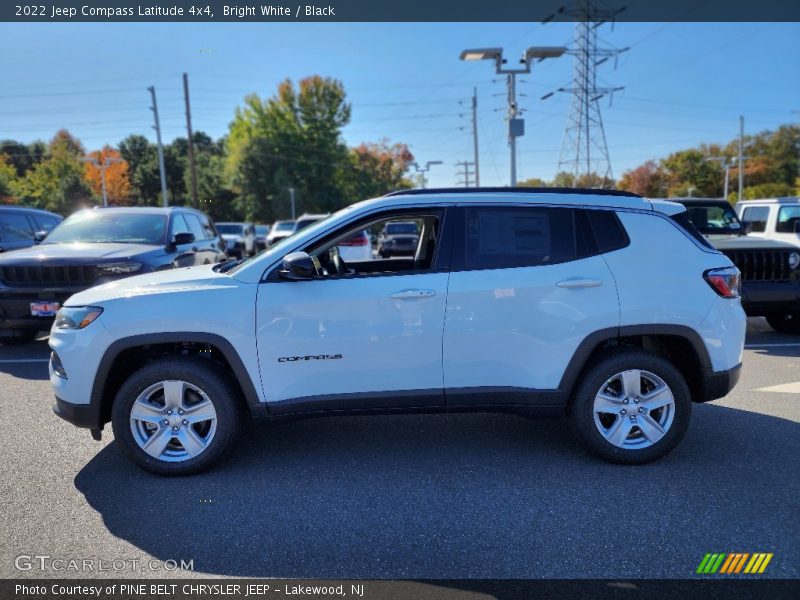 Bright White / Black 2022 Jeep Compass Latitude 4x4