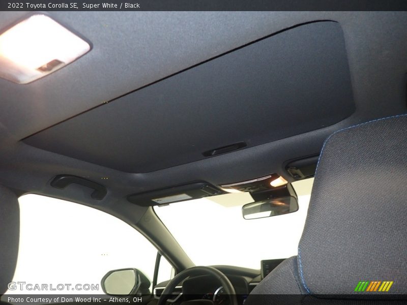 Super White / Black 2022 Toyota Corolla SE
