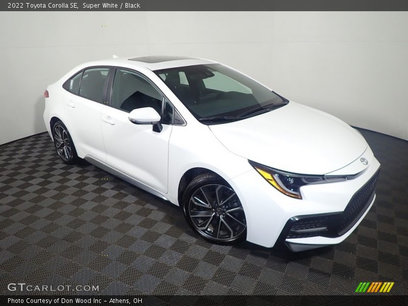Super White / Black 2022 Toyota Corolla SE