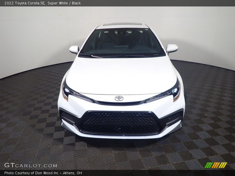 Super White / Black 2022 Toyota Corolla SE