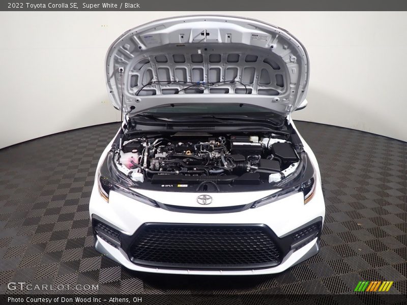 Super White / Black 2022 Toyota Corolla SE
