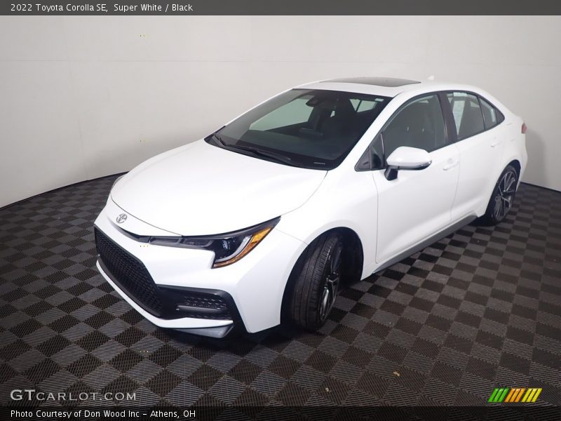 Super White / Black 2022 Toyota Corolla SE