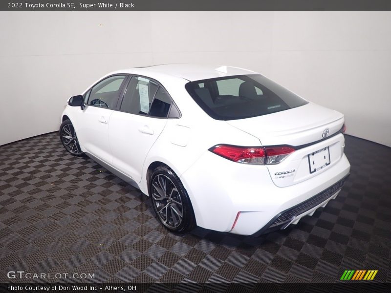 Super White / Black 2022 Toyota Corolla SE