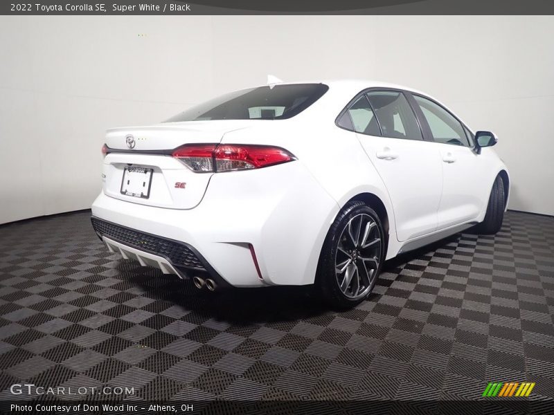 Super White / Black 2022 Toyota Corolla SE