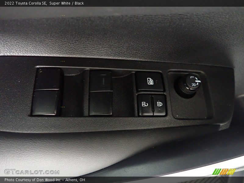 Super White / Black 2022 Toyota Corolla SE