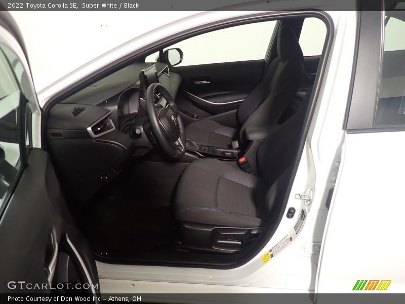 Super White / Black 2022 Toyota Corolla SE