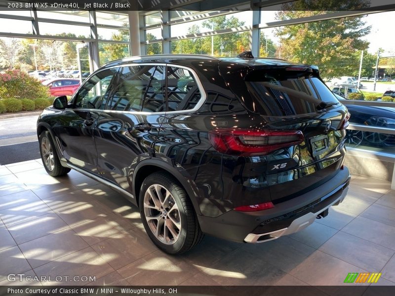 Jet Black / Black 2023 BMW X5 xDrive40i