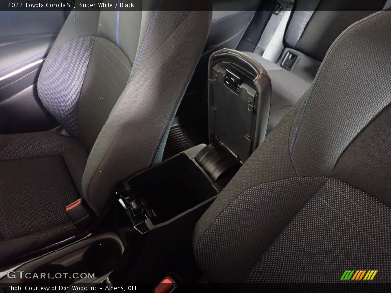 Super White / Black 2022 Toyota Corolla SE